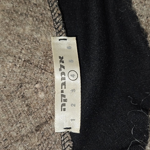 Alembika Unique Colorblock Cardigan With Red Buckle - Picture 7 of 10